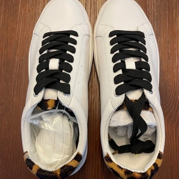 J.Crew | Classic Leather Sneaker | Leopard Tab | Size 7 - Picture 3 of 8